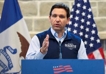 Florida Governor Ron Desantis addresses Iowa residents at Sun Valley Barn in Pella, Iowa, U.S. May 31, 2023.