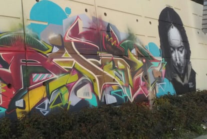 Un grafiti callejero recopilado por la familia de la artista.