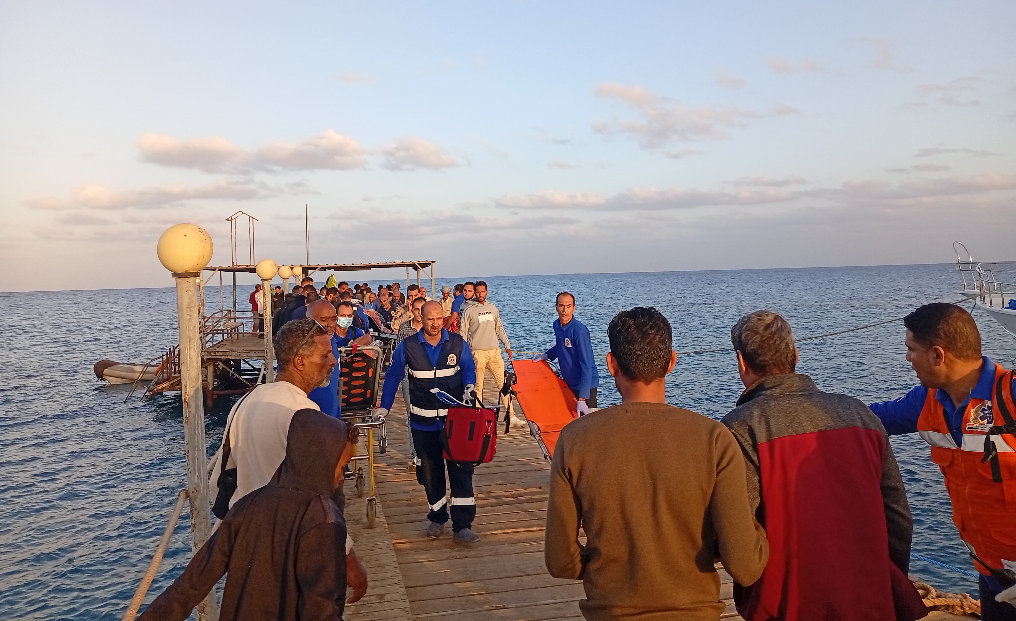 Desaparecidas 17 personas tras hundirse un barco turístico frente a una localidad egipcia en el mar Rojo