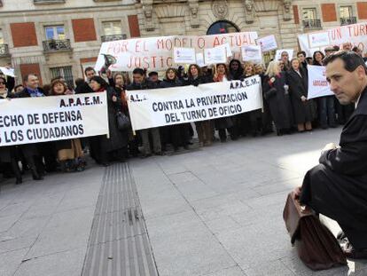 Concentraci&oacute;n de abogados del turno de oficio en la Puerta del Sol en febrero de 2011. 