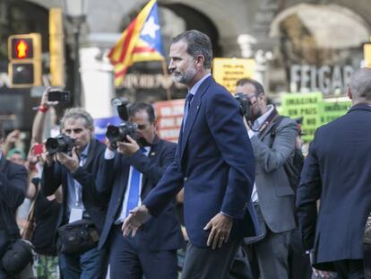 Felip VI assisteix a la manifestació contra el terrorisme l'any passat a Barcelona.