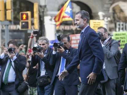 Felip VI assisteix a la manifestació contra el terrorisme l'any passat a Barcelona.