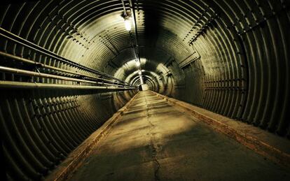 Túnel de acceso al Museo de la Guerra Fría de Canadá, en Carp (Ontario).