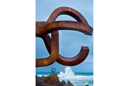 El Peine del Viento, conjunto escultórico de Eduardo Chillida en un extremo de la bahía de La Concha.