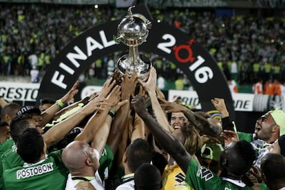 Los jugadores del Nacional celebran la Libertadores.