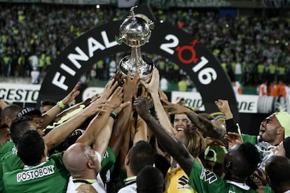 Los jugadores del Nacional celebran la Libertadores. 