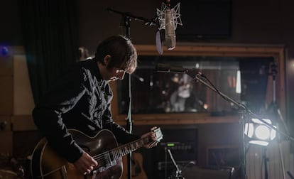 Pedro de Dios Barceló, de Guadalupe Plata en los estudios Sol de Sants de Barcelona.