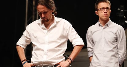 Pablo Iglesias (left) and Iñigo Errejón.