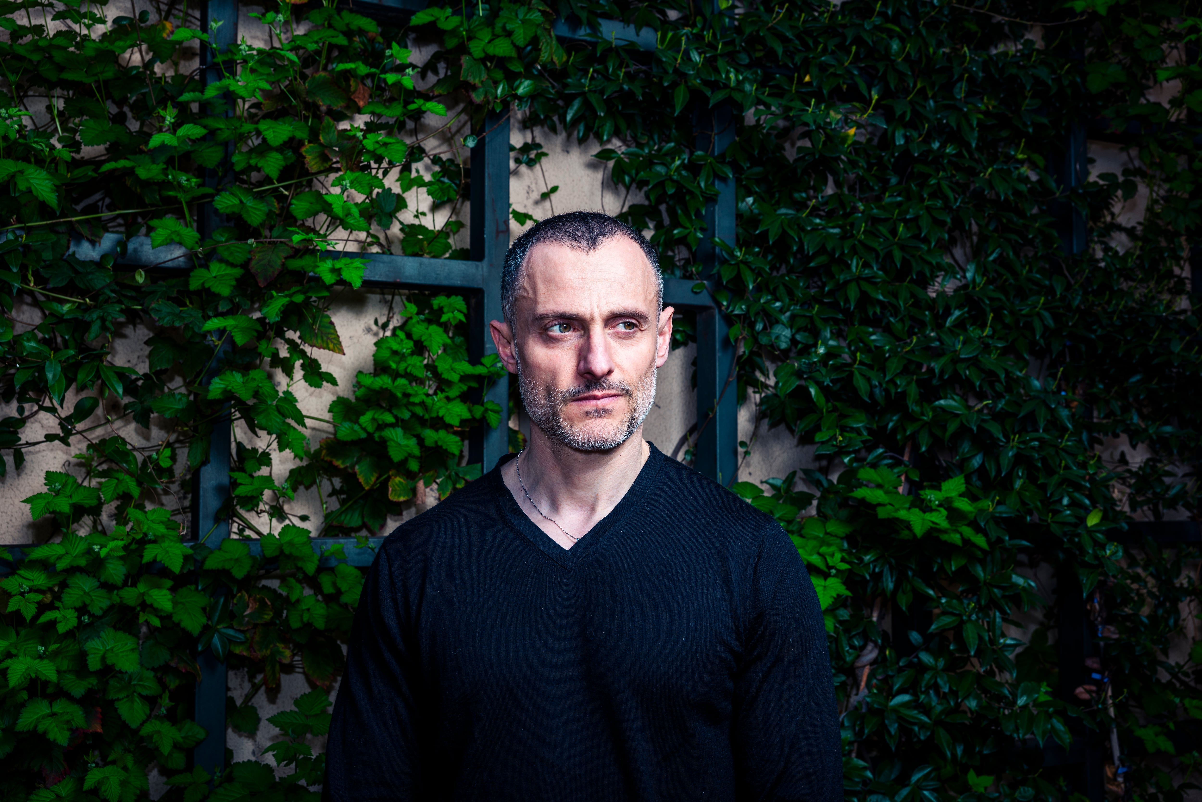 El escritor Jean Baptiste del Amo posa para ICON,en el Instituto Francés, en Madrid.