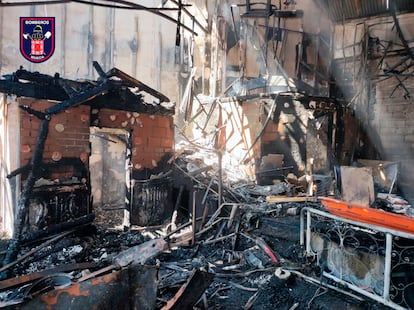 Imagen facilitada por los Bomberos de Murcia donde se muestra el interior de una de las discotecas afectadas por el incendio.