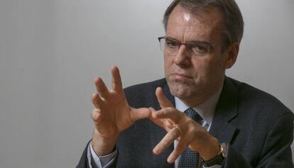 El catedrático de Economía, Oriol Amat, durante la entrevista.
