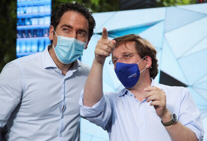 El secretario general del PP, Teodoro García Egea, y el alcalde de Madrid, Jose Luis Martínez Almeida, en un acto en Madrid el pasado junio.