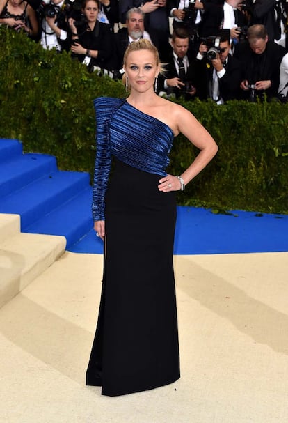 Reese Witherspoon, con un vestido de Thierry Mugler.