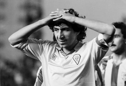 Mágico González con la camiseta del Cádiz.