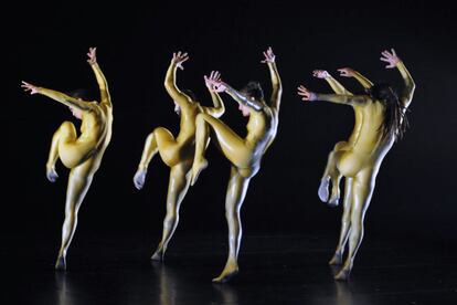 Un momento de la coreografía 'Barbarians', de la Hofesh Schecter Company.