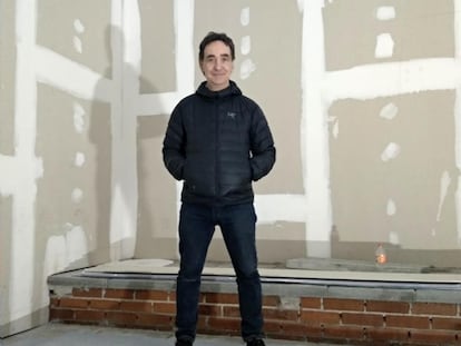 Miguel Ángel Pérez, en el local del cine Embajadores.