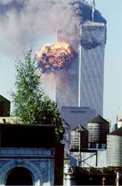 Las Torres Gemelas, poco después del impacto de los dos aviones y antes de derrumbarse.