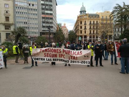 Protesta de pensionistas en Valencia, este lunes.