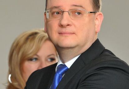 El ex primer ministro checo, Petr Necas, junto a su jefa de Gabinete, Jana Nagyova. 