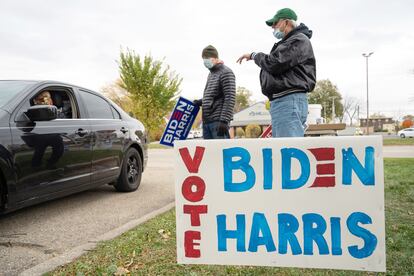 Simpatizantes de Joe Biden y Kamala Harris en Madison, Wisconsin, EE UU, el pasado 17 de octubre.