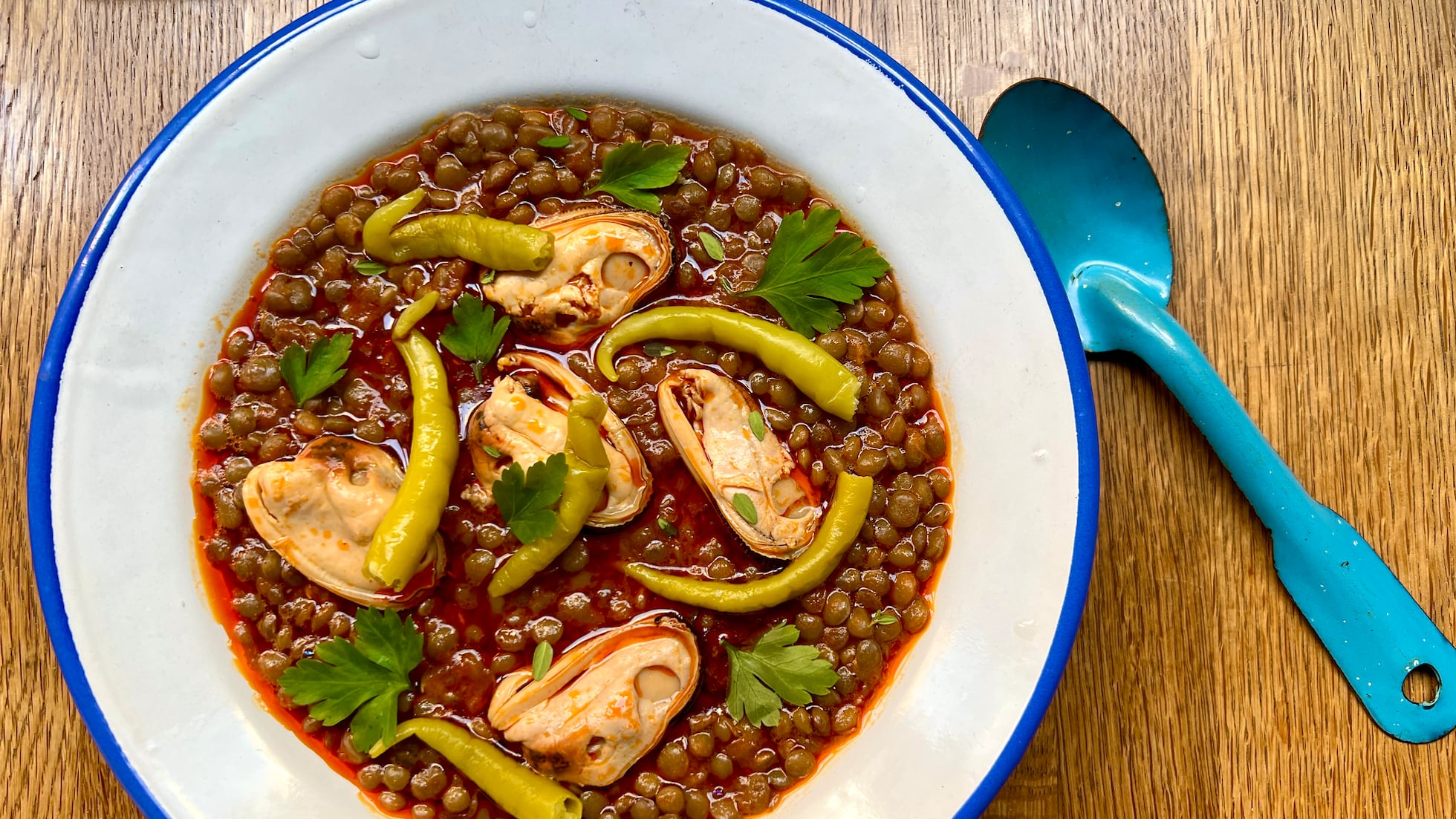 Guiso exprés de lentejas con mejillones en escabeche -image