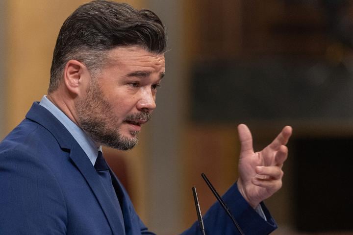 Rufián celebra los datos del paro pero avisa a Sánchez: “La precariedad y la vivienda acabarán con el Gobierno”