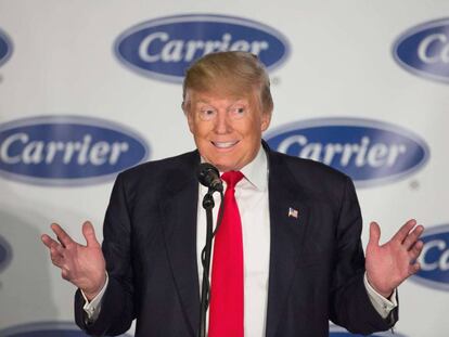 Donald Trump durante su visita a la f&aacute;brica que cambi&oacute; sus planes de llevarse parte de su producci&oacute;n a M&eacute;xico