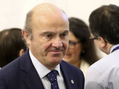 El ministro de Econom&iacute;a, Luis de Guindos, en Malta el pasado fin de semana.
