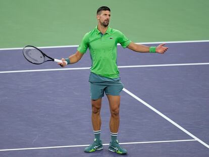 Djokovic se lamenta tras perder un punto contra Nardi.