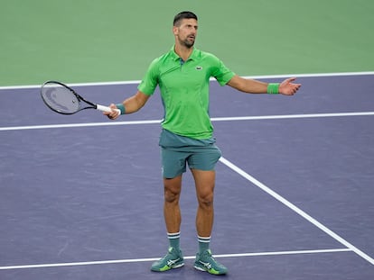 Djokovic se lamenta tras perder un punto contra Nardi.