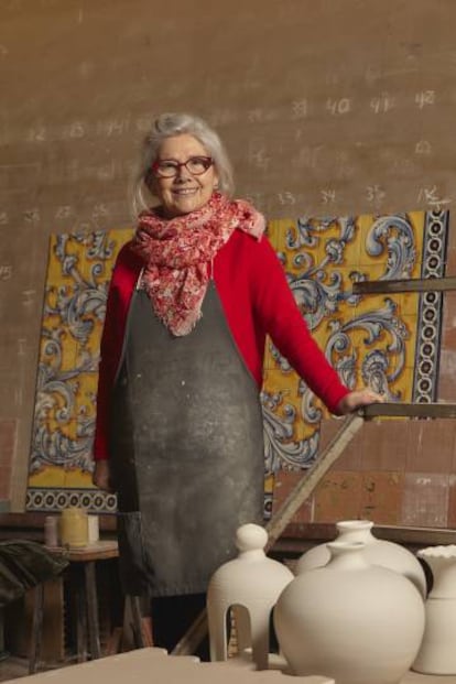 Judit Delgado, que dirige el taller de Artesanía Talaverana, en Talavera de la Reina (Toledo).