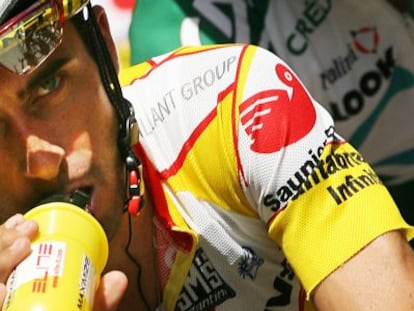 Rubén Lobato durante una etapa del Tour 2006.