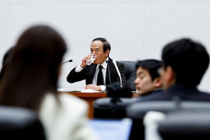 El gobernador del Banco de Japón, Kazuo Ueda, durante una comparecencia este martes, en Tokio.