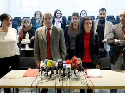 Los letrados de presos ETA detenidos el lunes pasado comparecen este lunes en la sede del Colegio de Abogados de Bizkaia