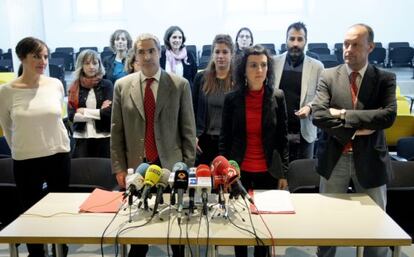 Los letrados de presos ETA detenidos el lunes pasado comparecen este lunes en la sede del Colegio de Abogados de Bizkaia