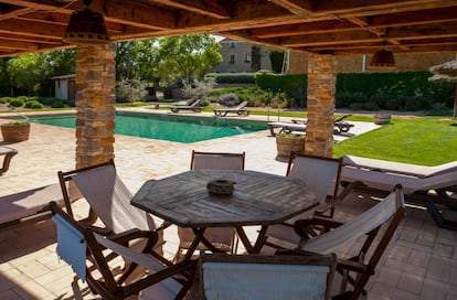 Piscina en una casa de campo. FOTOS CEDIDAS POR ASOFAP