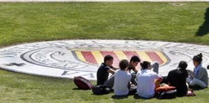 Estudiantes en el campus de la Universidad Politécnica de Valencia.