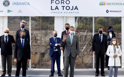 Se inaugura el Foro de la Toja Felipe VI inauguró este miércoles el III Foro La Toja-Vínculo Atlántico, al que asisten entre otros, dos expresidentes del Gobierno, Felipe González y Mariano Rajoy, la vicepresidenta primera del Ejecutivo, Nadia Calviño, y el presidente de la Xunta, Alberto Núñez Feijóo.