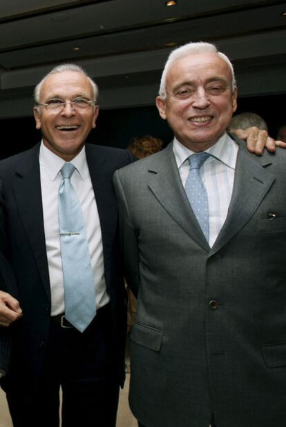 Isidro Fainé, presidente de La Caixa, y Miguel Martín, de la AEB, en una foto de 2008.