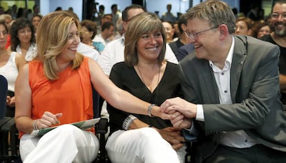 Susana Díaz saluda Ximo Puig en l'acte del PSC.