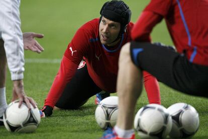 El portero checo Petr Cech, en un entrenamiento.