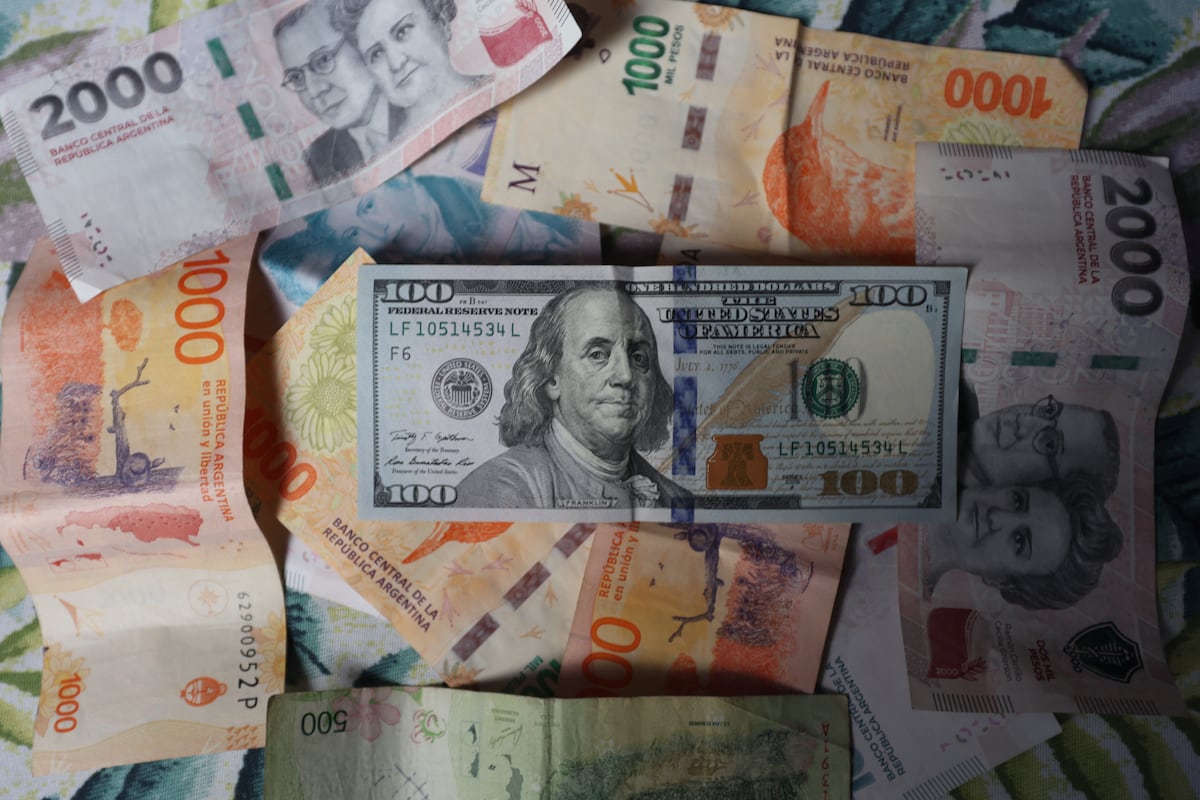 La depreciación del peso golpea a Argentina a pesar de la ayuda de Trump a Milei