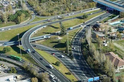 Tráfico en la intersección del paseo de la Castellana con la M-30, este mes de diciembre.