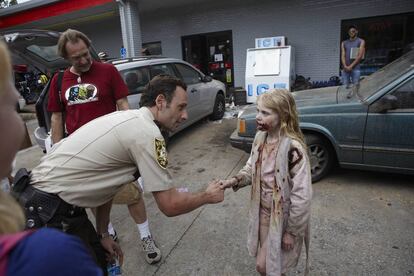 Andrew Lincoln en el rodaje de la primera temporada de 'The Walking Dead' en Atlanta.