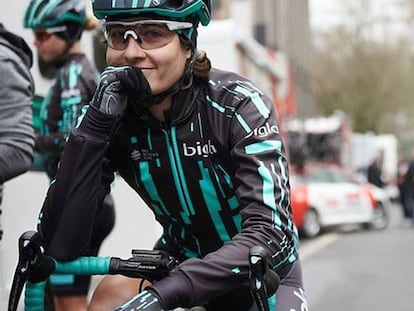 Nicole Hanselmann, durante la prueba ciclista.