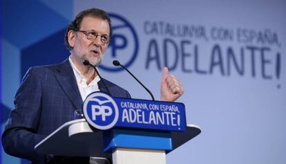 Mariano Rajoy en L'Hospitalet de Llobregat, el domingo pasado.