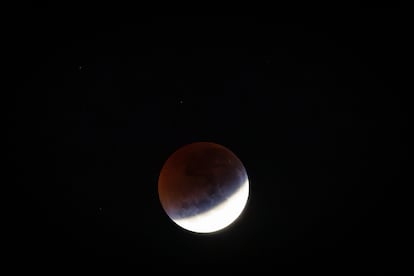 Eclipse lunar visto desde la ciudad de São Paulo (Brasil).
