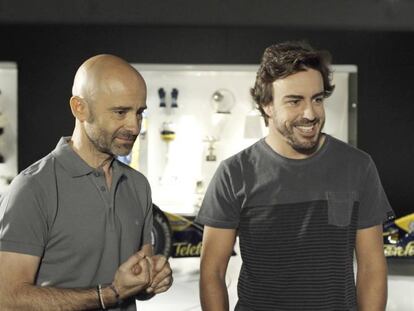 Antonio Lobato con Fernando Alonso, el invitado del primer programa de &#039;Desaf&iacute;a tu mente&#039;. 