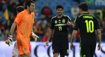 Buffon, Costa y Fábregas durante un lance del partido.