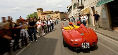 La Mille Miglia ya no existe como competición, pero cada primavera se celebra una exhibición de coches de la época para recordarla.